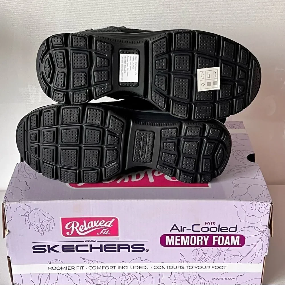 Skechers pull style